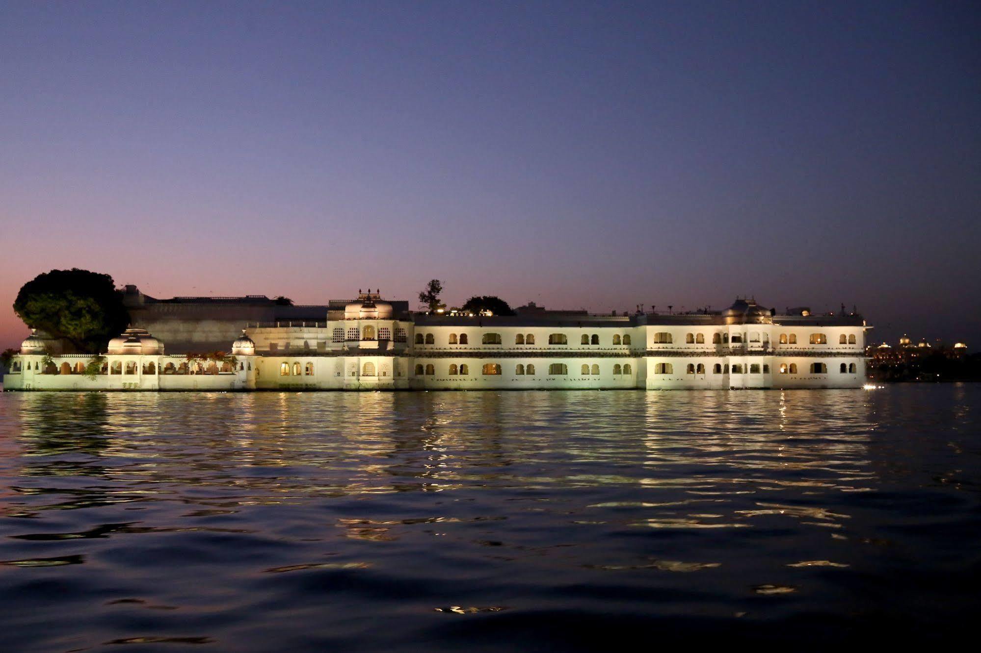 Taj Lake Palace Udaipur Exterior photo