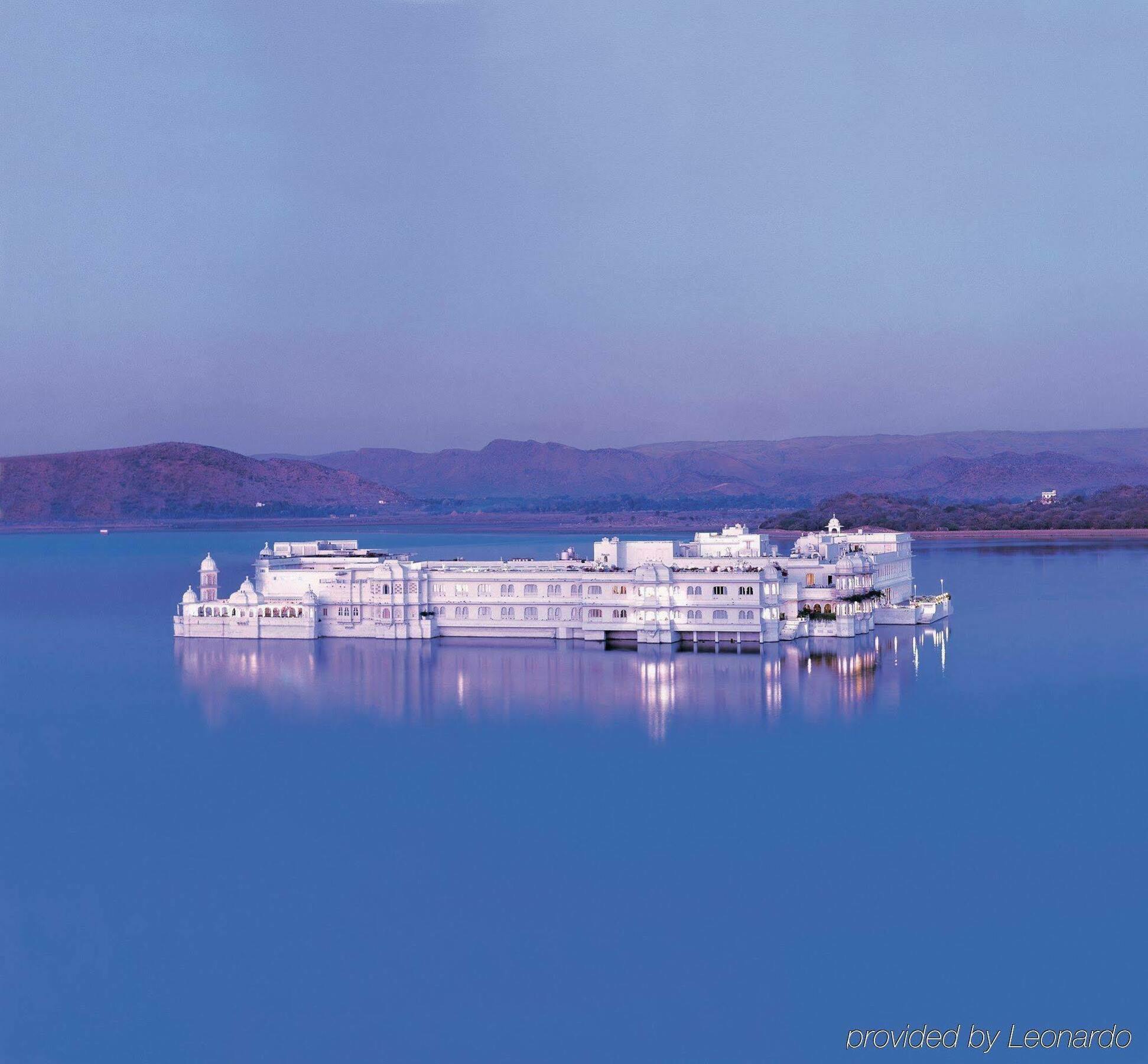 Taj Lake Palace Udaipur Exterior photo